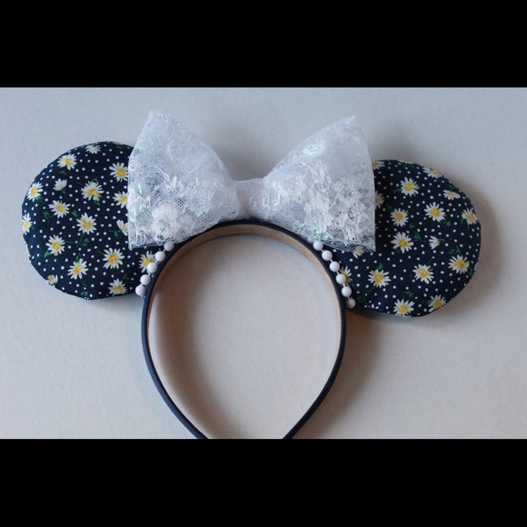 Minnie Mouse eats - Picture 4 of 8